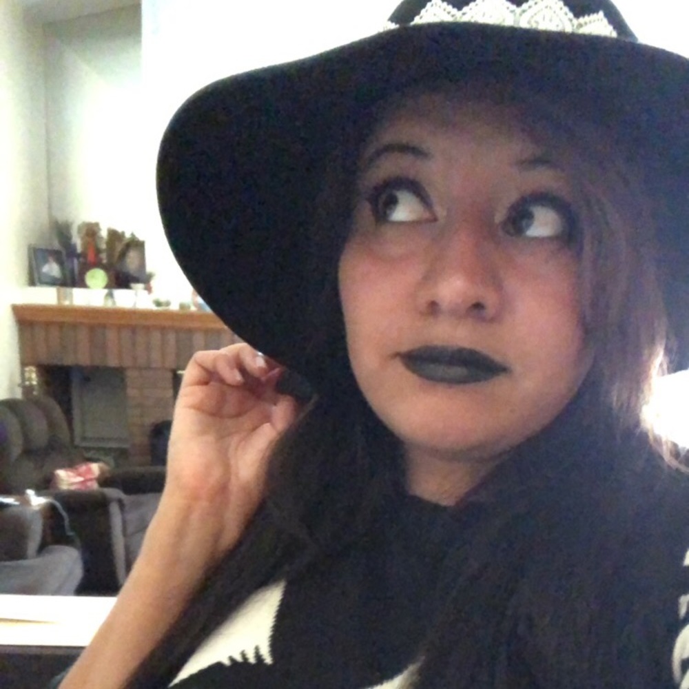 Meet your Posher, Yasmine